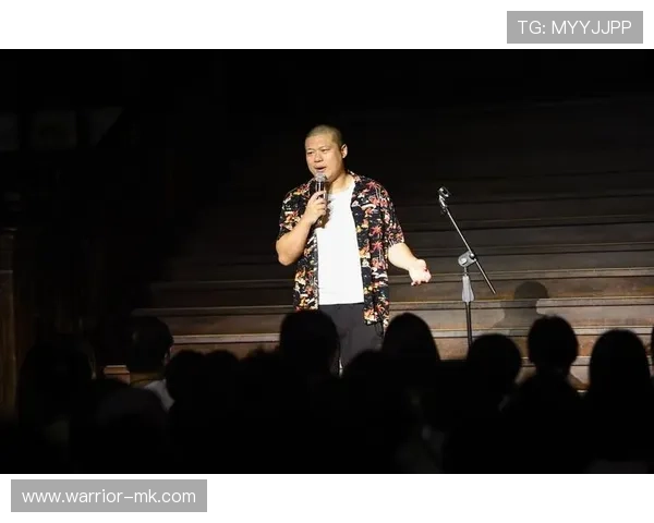 Rodri训练场妙趣横生：一次滑倒引发全场爆笑，队友纷纷“趁火打劫”